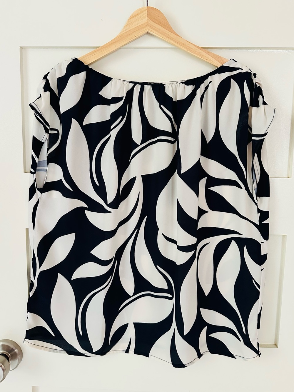 Ann Taylor Factory Navy and ivory Top